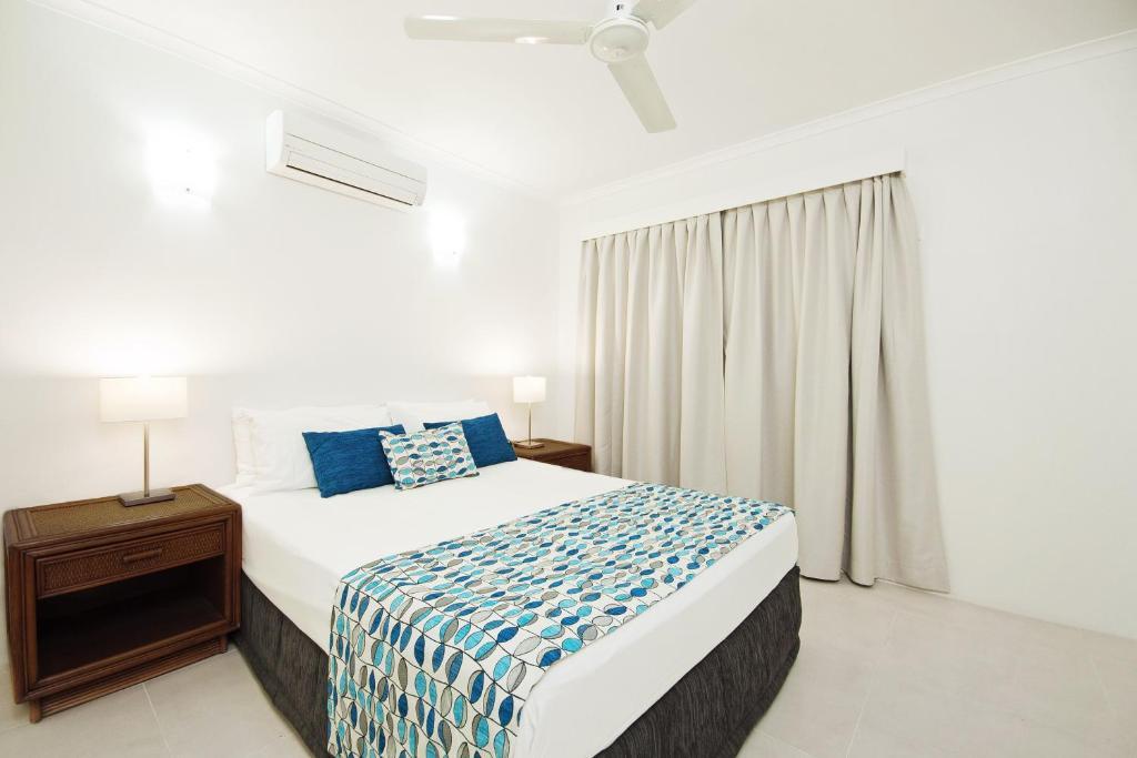 Marlin Waters Beachfront Apartments Palm Cove Room photo