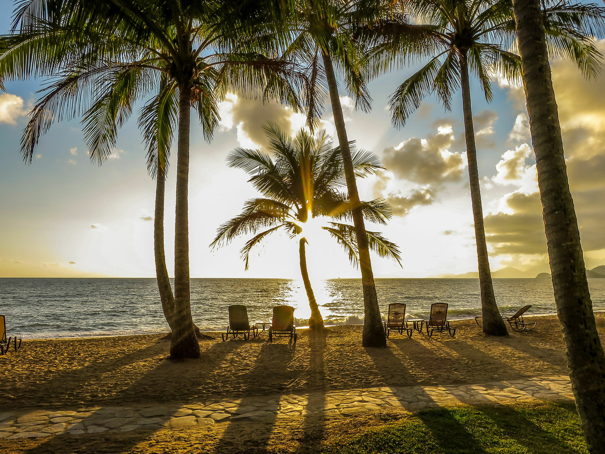 Marlin Waters Beachfront Apartments Palm Cove Exterior photo